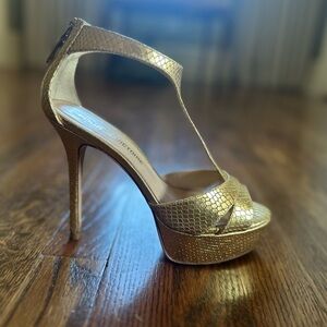 Gold Pour La Victoire Stilettos, Size 6.5
